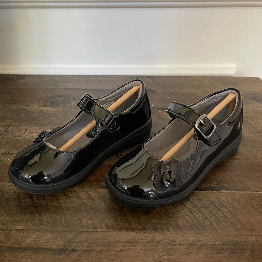 Stride rite Ava black patent leather girls shoes 10.5